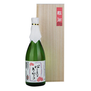 父の日のプレゼントにはメッセージが書かれた日本酒が人気です。