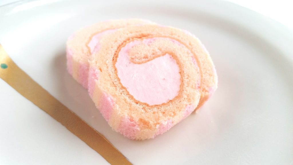 ベルーナのおせち彩寿に入っていたいちごロールケーキ