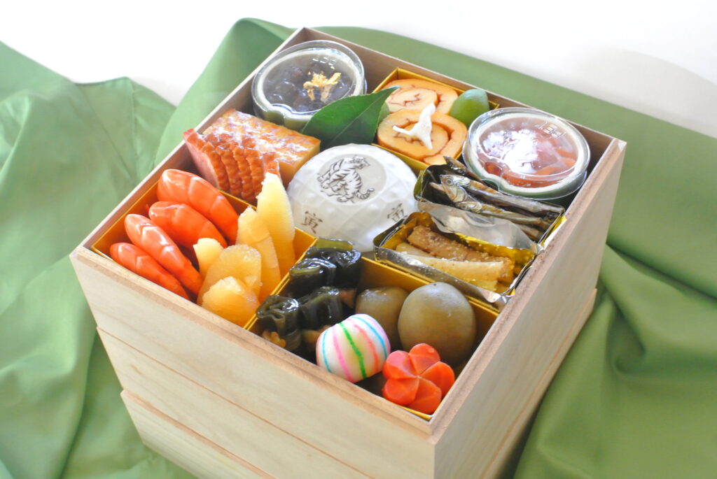 おせちの黒豆 一の重の黒豆・数の子・えび・昆布巻き