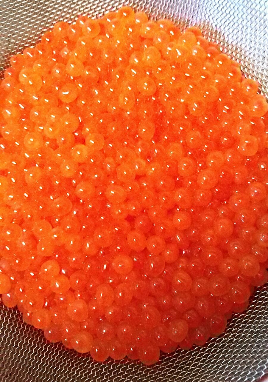 ざるにあげたいくら いくらの醤油漬けの作り方
